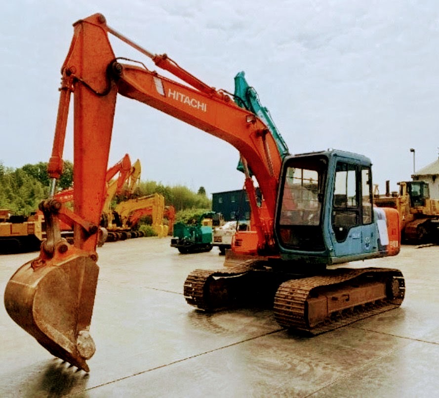 10 tonne Hitachi EX100 excavator on residential civil site